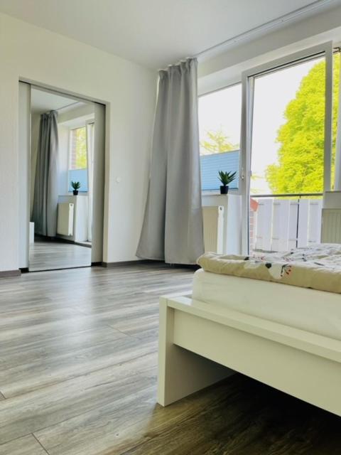 Apartment 160Qm 5 Schlafzimmer 1 Wohnzimmer Terrasse Und Balkon Wilhelmshaven Ngoại thất bức ảnh